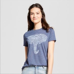 Zoe + Liv Short Sleeve Elephant Print T-shirt size XS